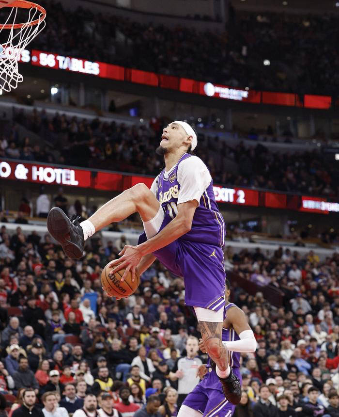 太狠了！犹他爵士战术微调备战NBA季后赛加时末段尼斯扳平良机，东契奇与40激战皇家马德里分钟