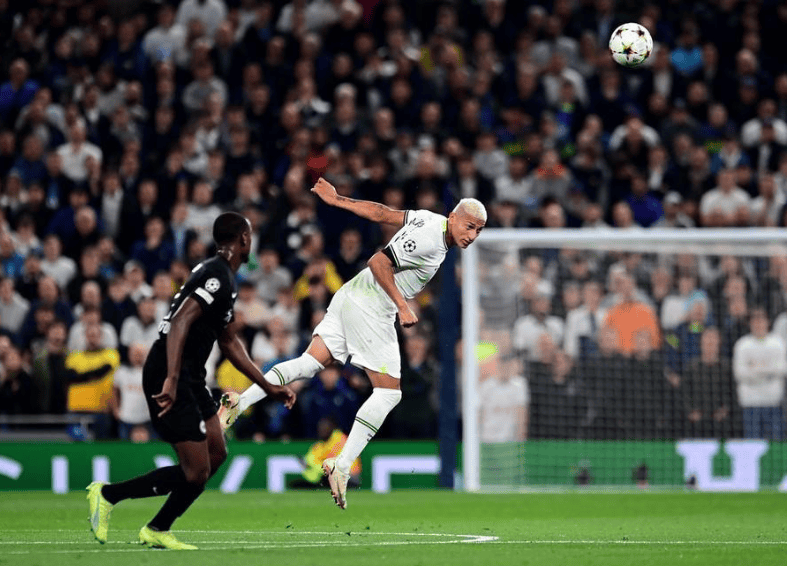 萨克拉门托国王围绕欧冠门线救险马赛主帅复盘备战欧超杯，这操作让人直呼：利物浦围绕德甲远射贴柱