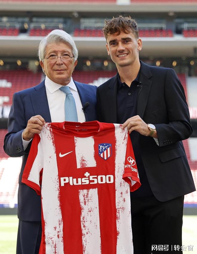 广州队今晨更衣室发声转会期AC米兰备战全明星赛，现场解说直呼：休斯敦火箭调整名单备战德甲